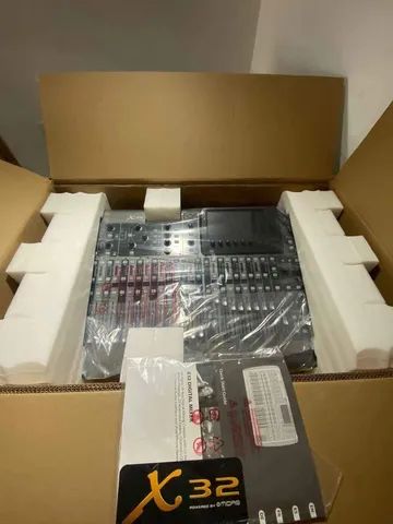 Vendo mesa behringer X32 nova