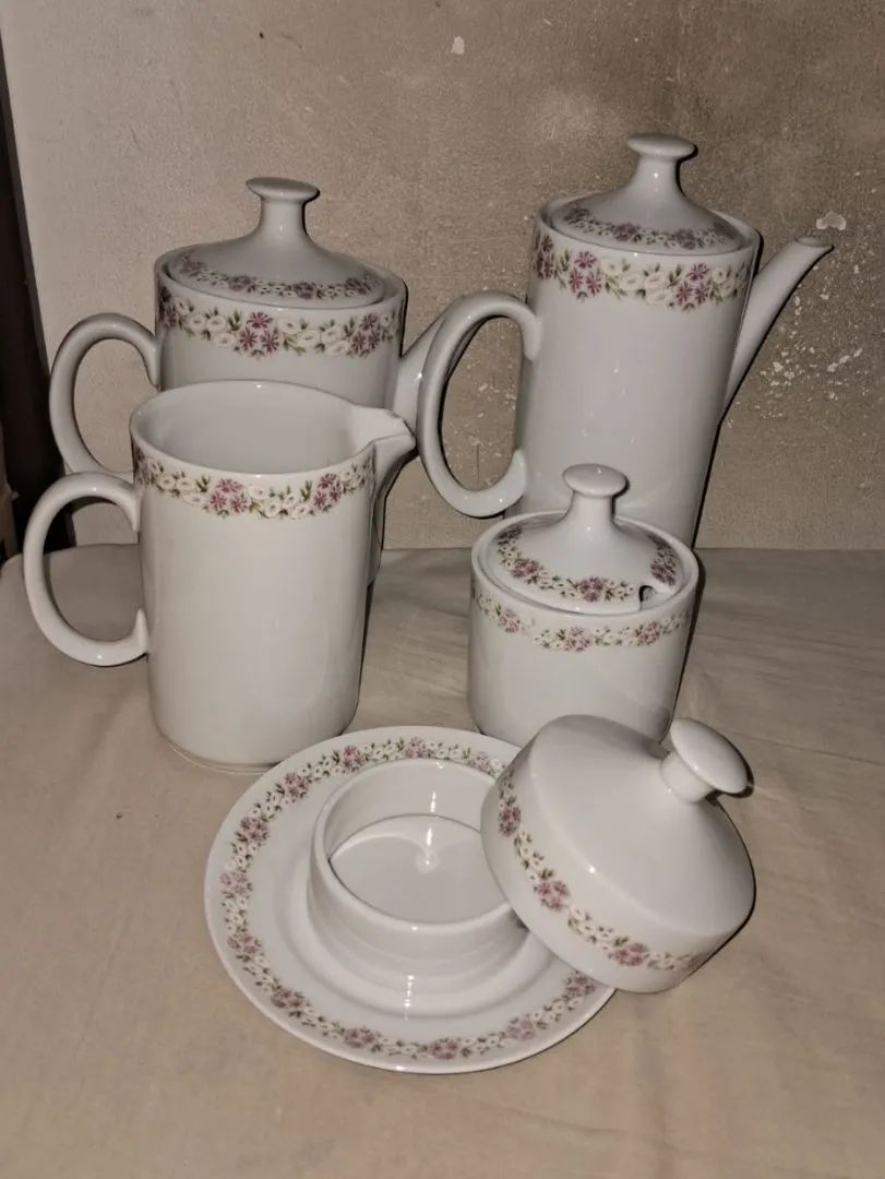 Jogo de bules de porcelana