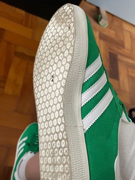 Tênis Adidas Gazelle verde - Foto 4