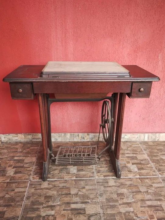 Relíquia gabinete de maquina Singer - Foto 4
