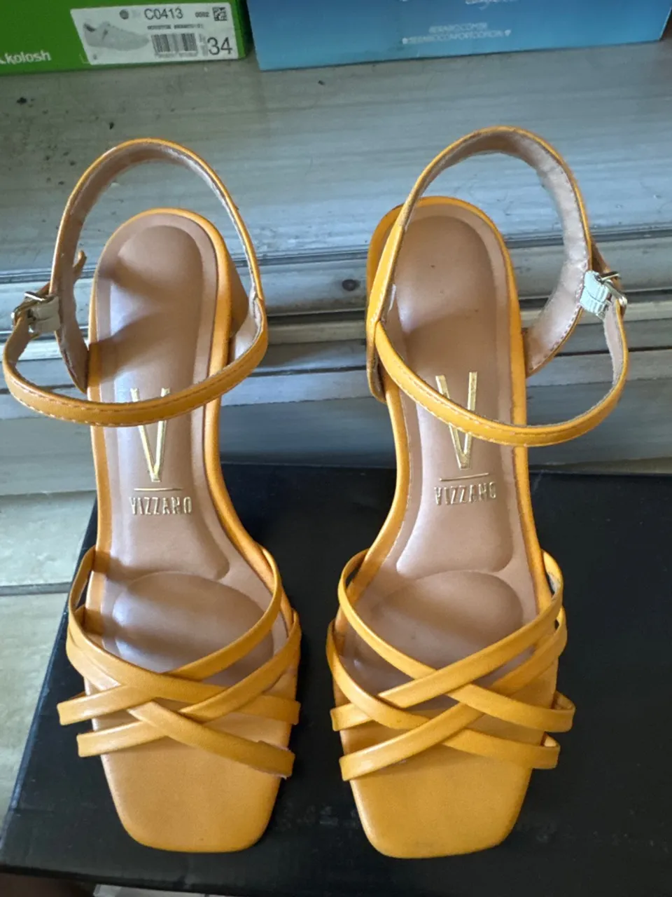 Sandália Vizzano Amarela - Elegância e Conforto