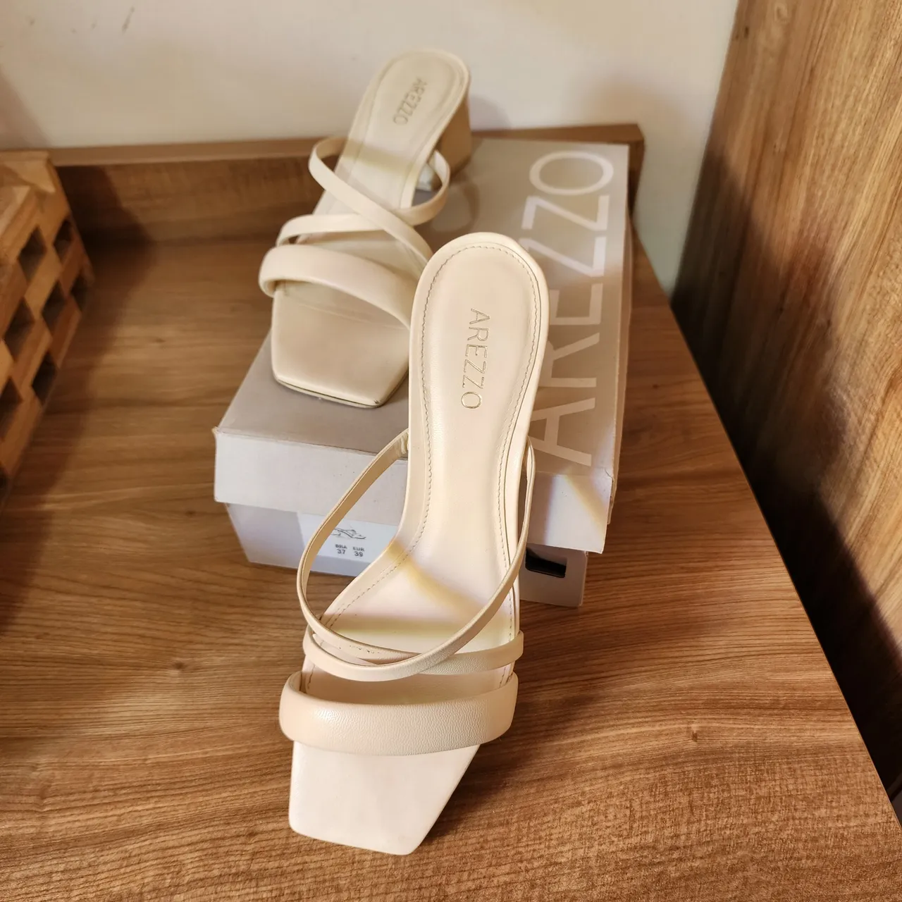 Sandálias Arezzo offwhite