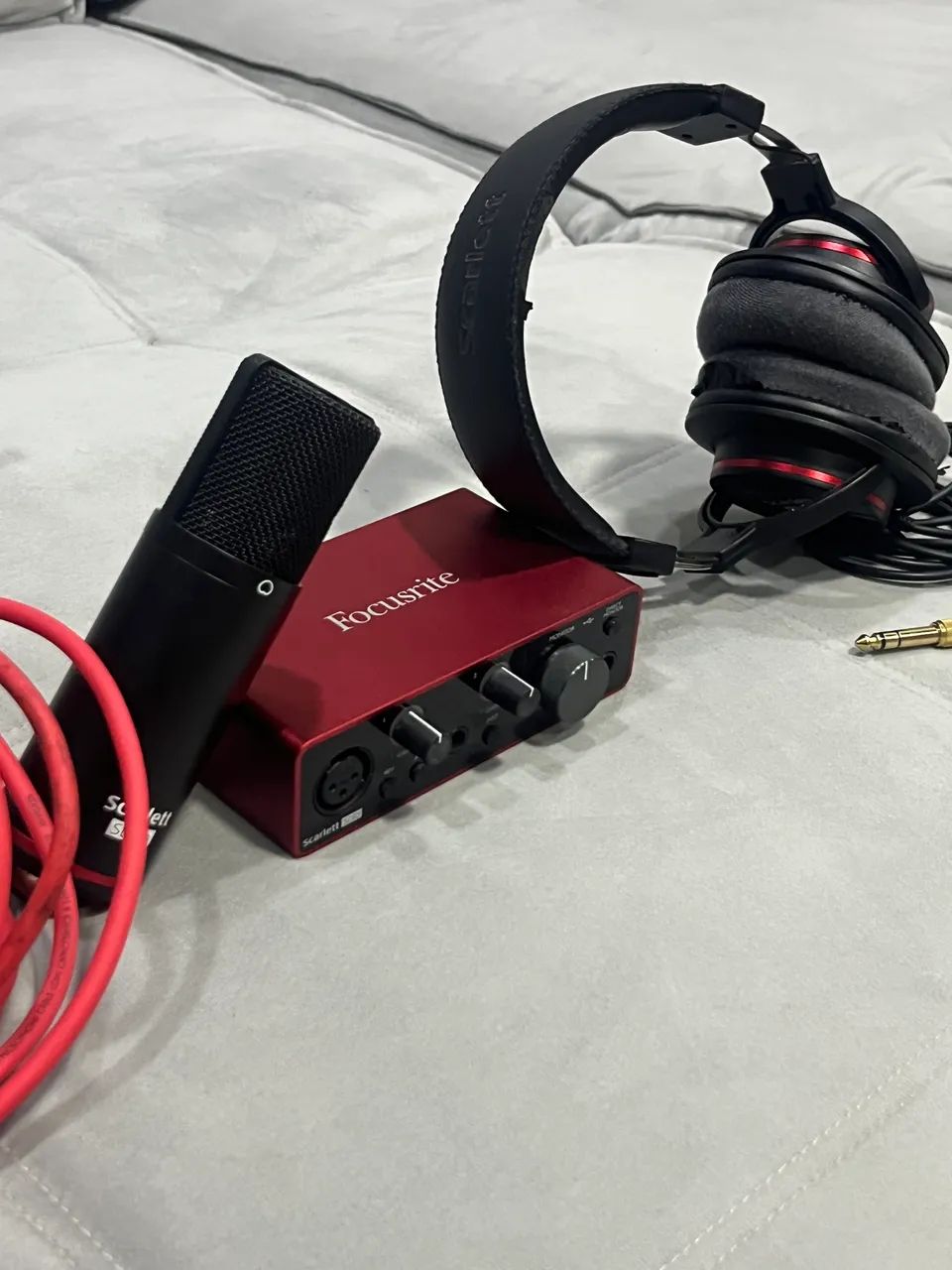 Interface de Áudio Focusrite 3i3 - 3ª geração + Condensador + Headphone Focusrite  - Foto 3