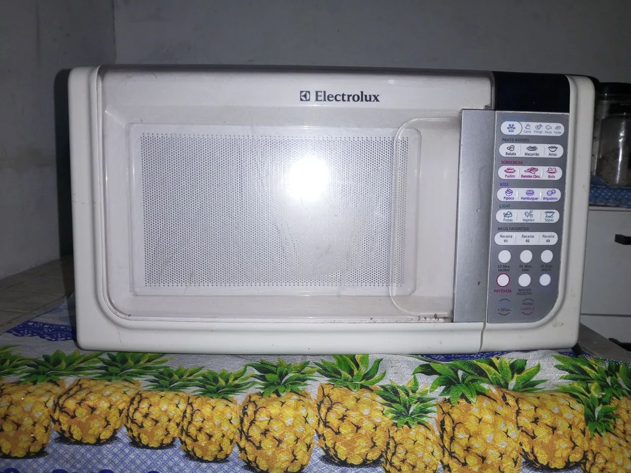 Microondas Electrolux 23 Litros em perfeito estado 