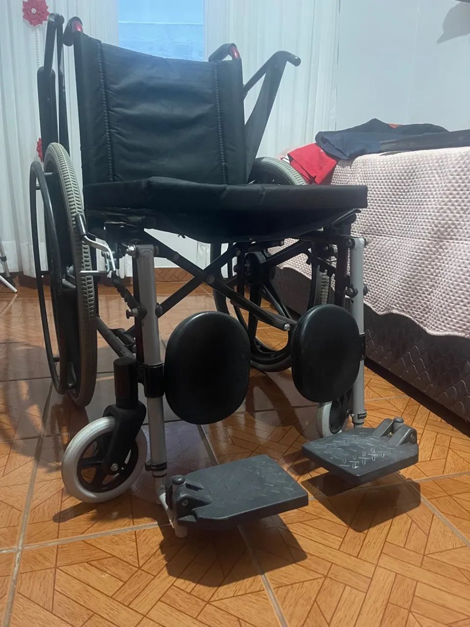 Cadeira de Rodas - Foto 2