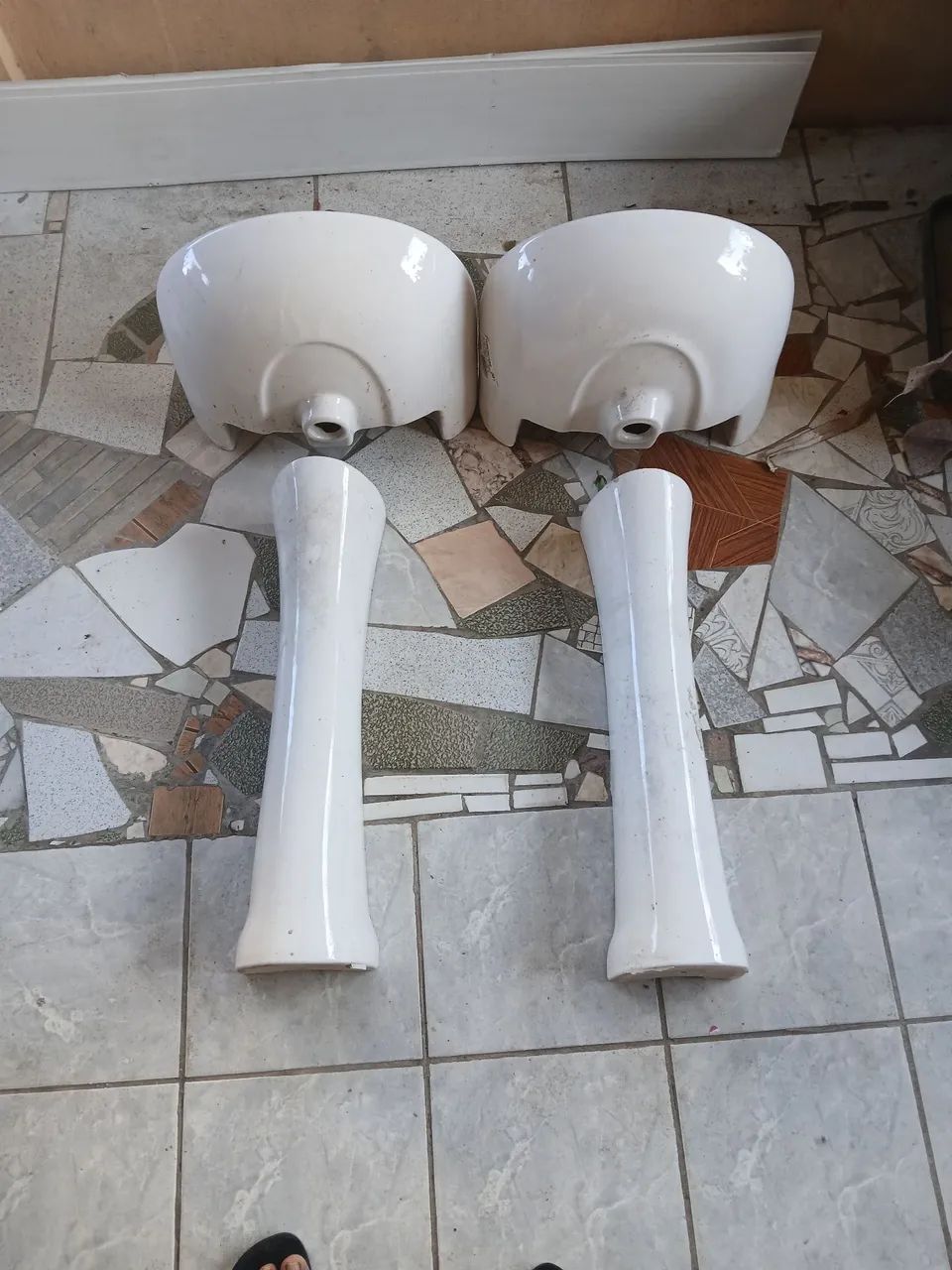 Sink with column64529721048195120