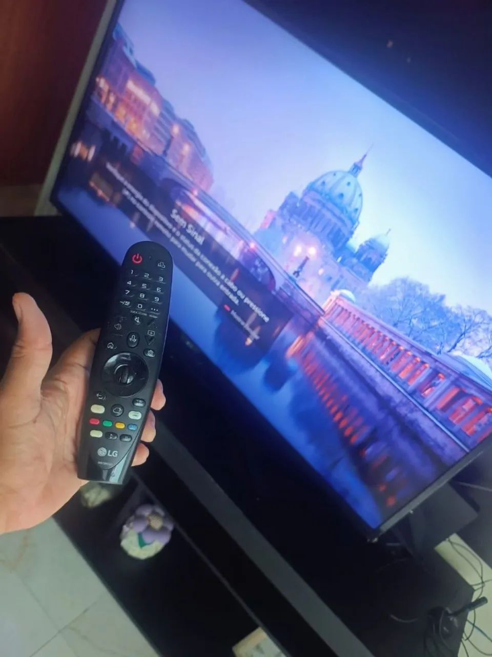 TV LG Smart 4K 55 polegadas pezinhos e controle smart Magic R$ 1450 - Foto 4