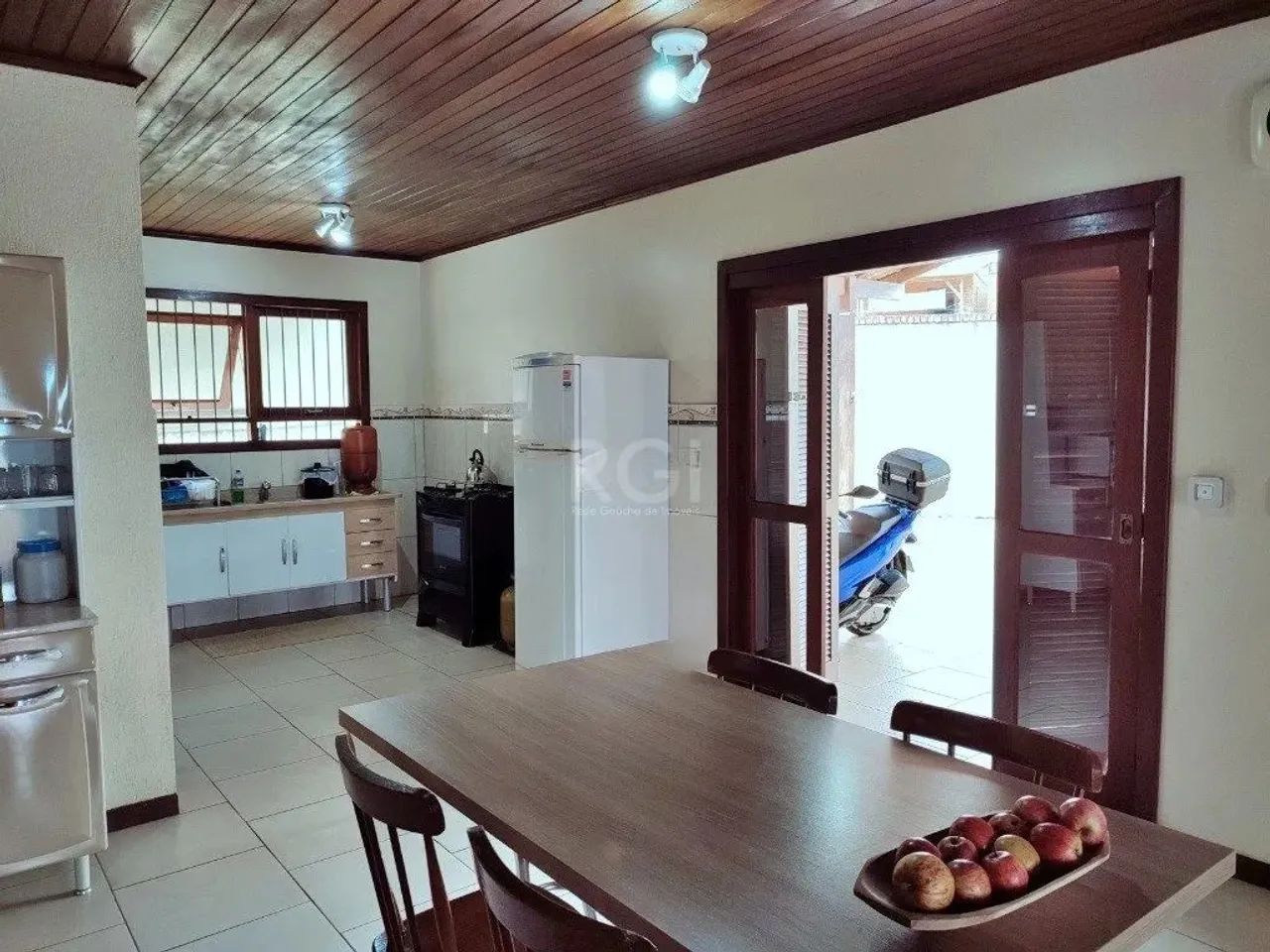 Ampla casa Térrea a venda com 2 dormitórios, sala, cozinha conjugada, 2 banheiros, sendo 1 - Foto 4