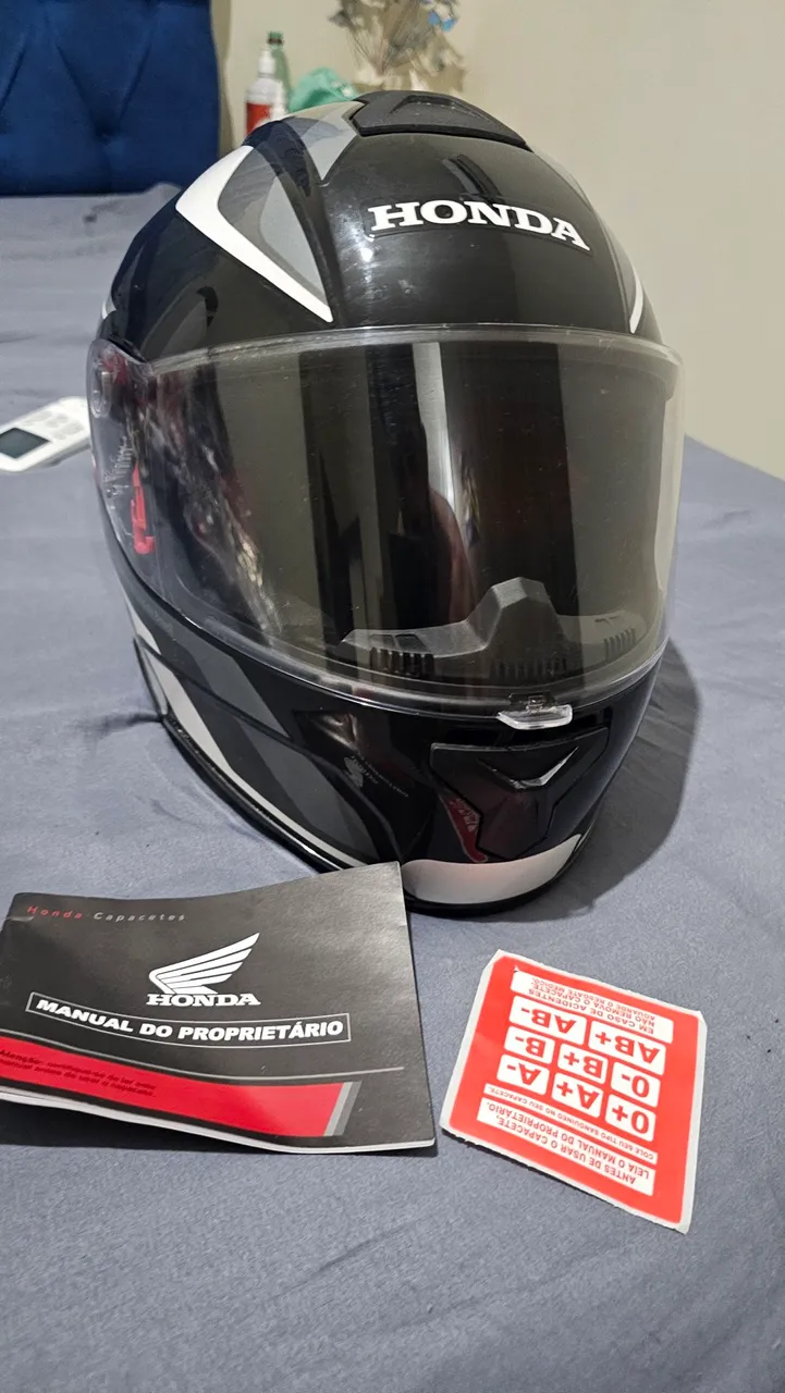 Capacete Honda Preto com Design Moderno