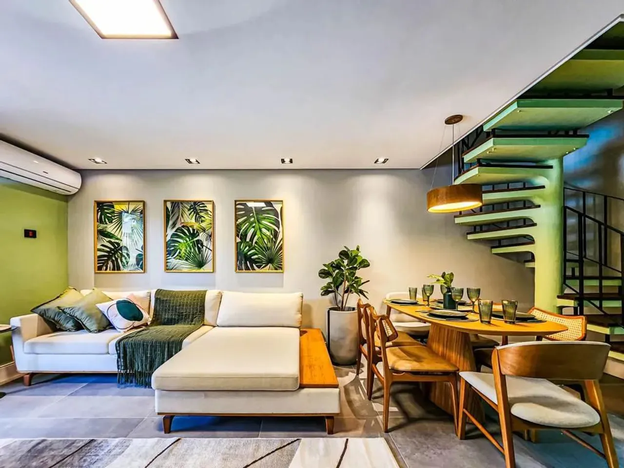 Casa tipo para venda com 2 quartos, sendo 1 suíte, 85m²