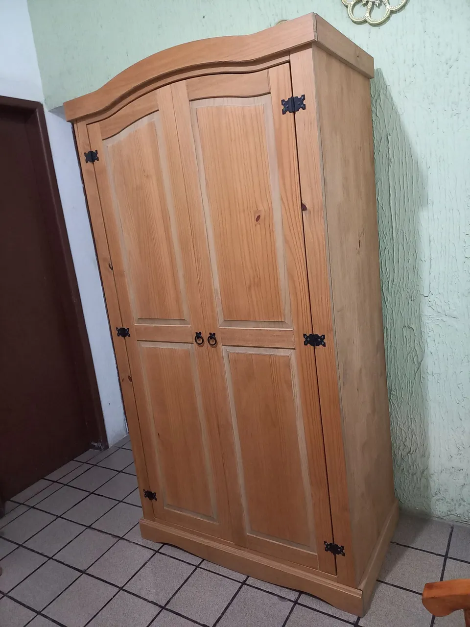 Guarda-Roupa de Madeira Maciça