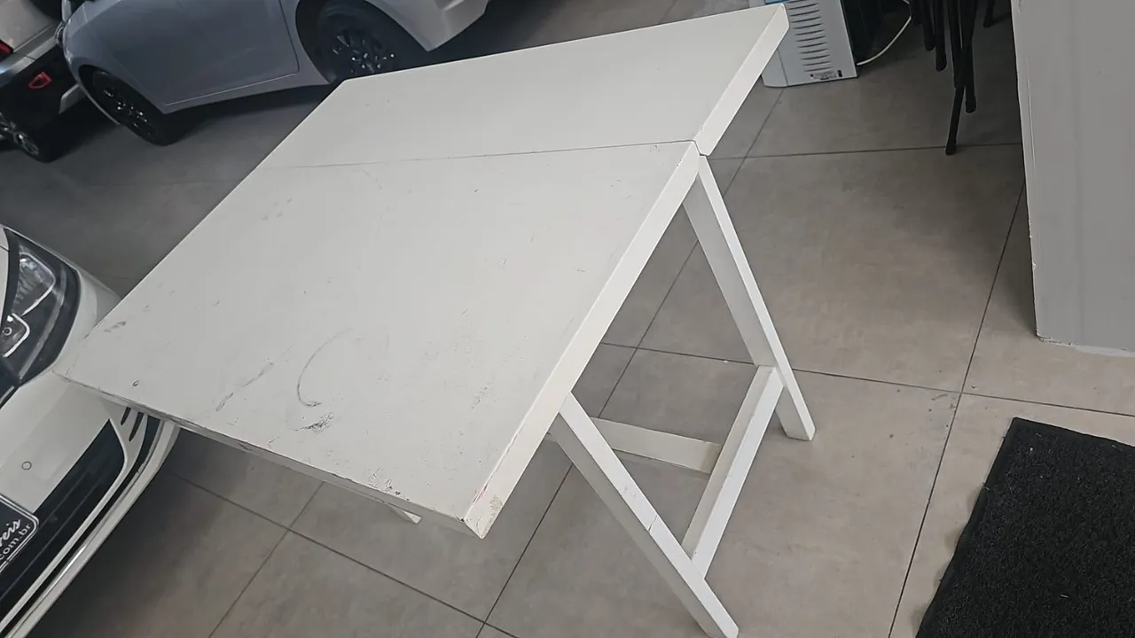 Mesa dobrável branca