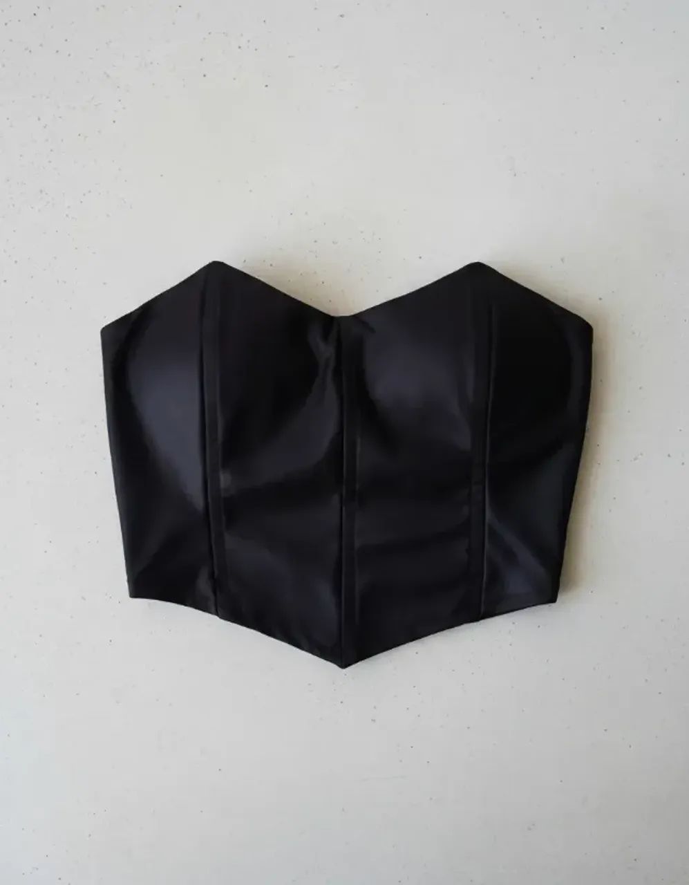 cropped preto com bojo tomara que caia - Foto 3