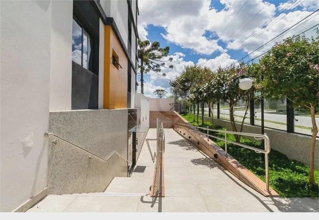 Cobertura Duplex com Suíte, 3 vagas, amplo espaço privativo - Santo Inácio - Curitiba - PR - Foto 3