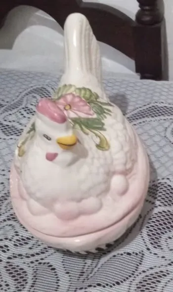 Galinha de cerâmica