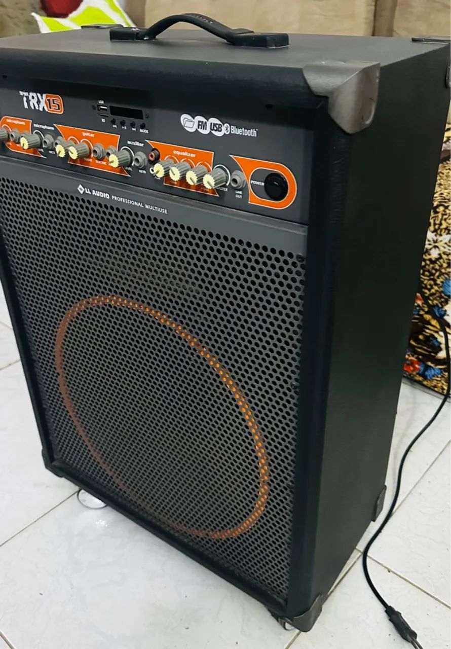Caixa de som LL ÁUDIO em perfeito estado 