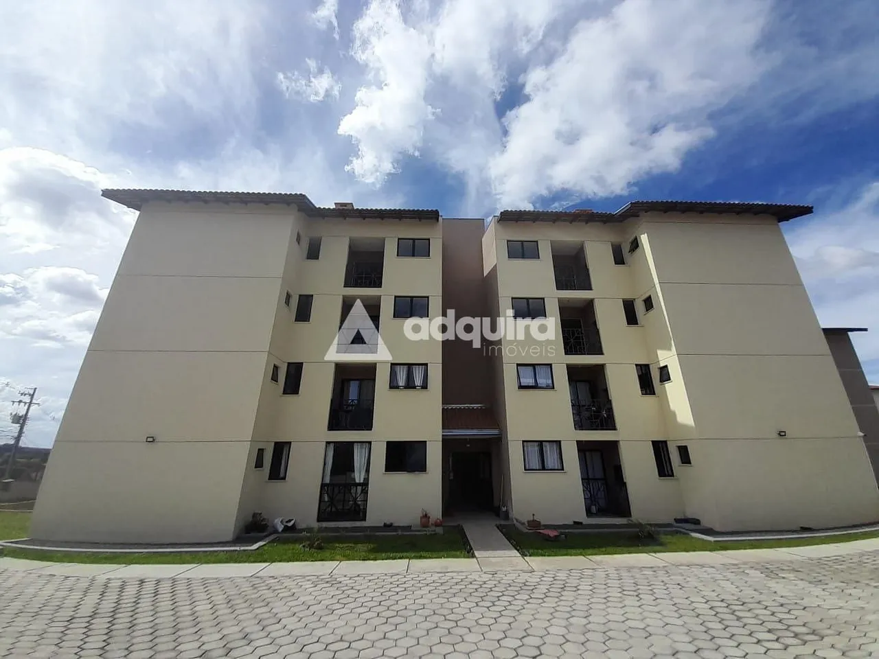 Lindo Apartamento Semi Mobiliado em Uvaranas para Locação