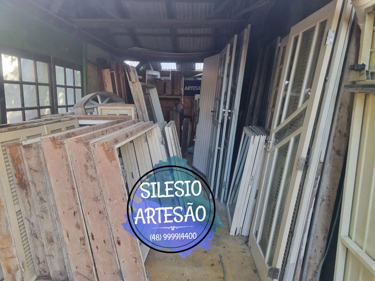 Portas e janelas de madeira 