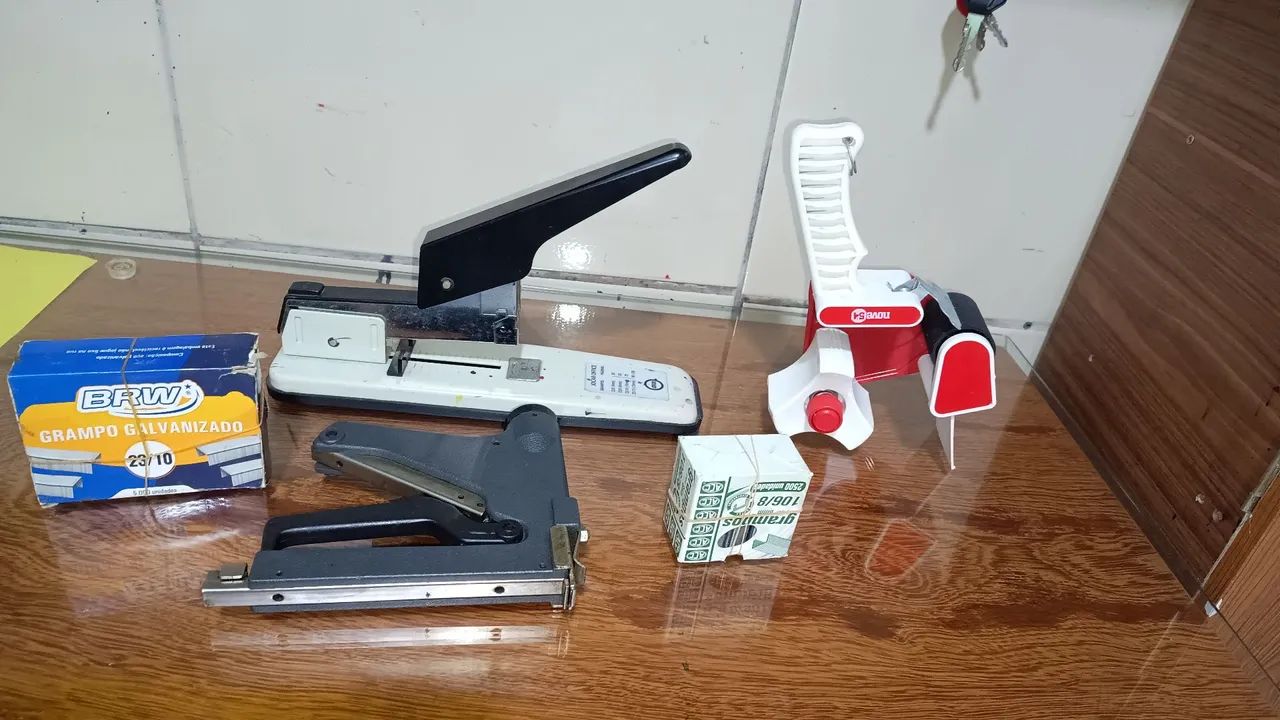Kit de grampeadores e grampos para escritório