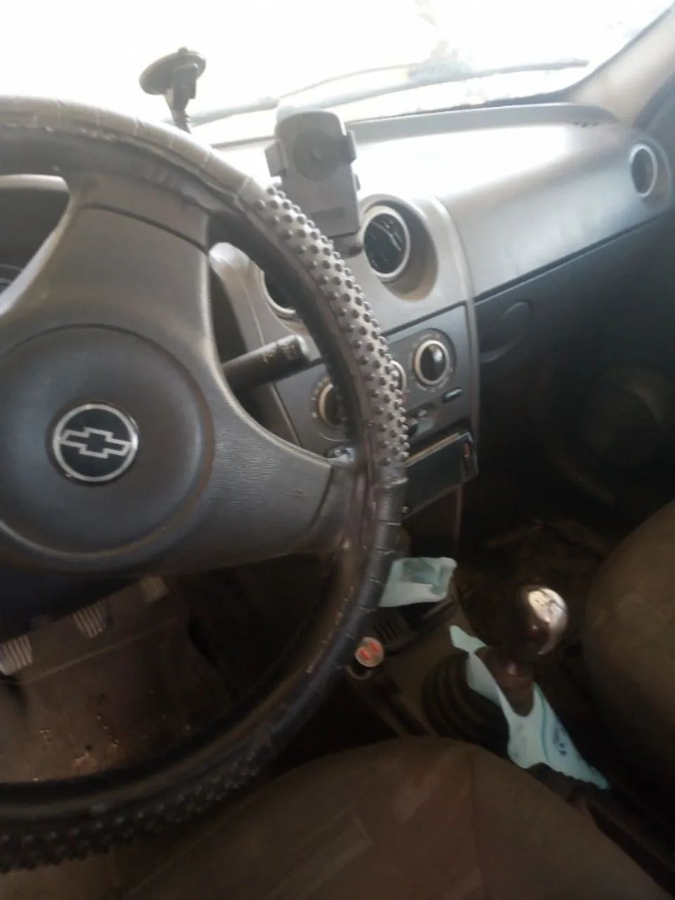 Vendo Chevrolet prisma ano 2010, com ar condicionado e pneus novos. - Foto 3