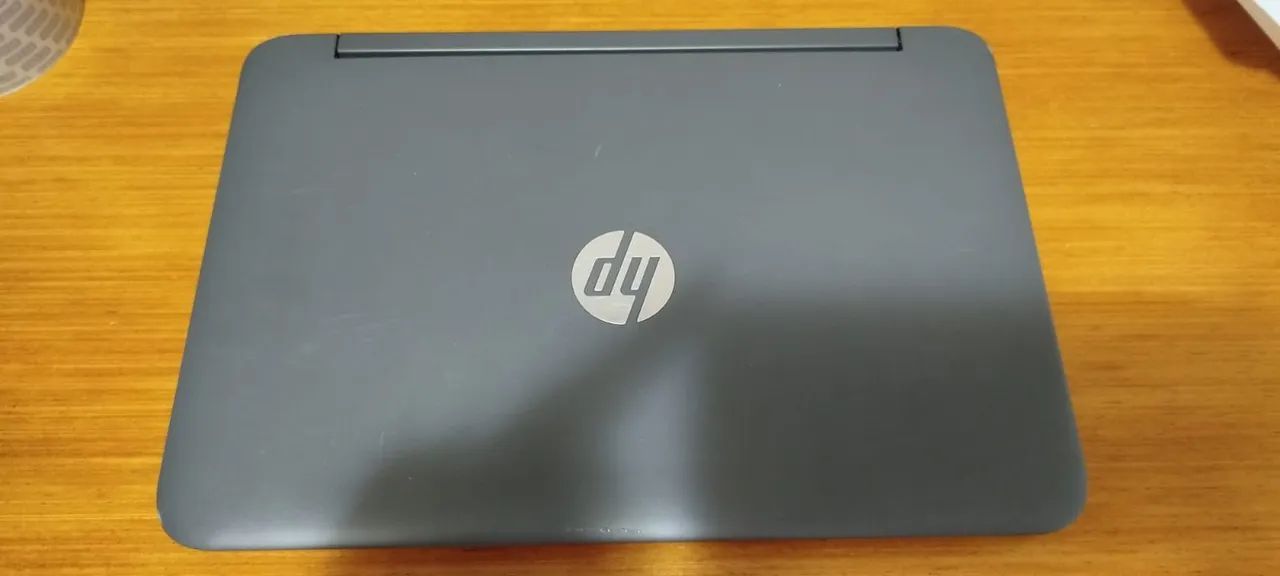 HP notebook with defective screen, it's scratched64312622465667123