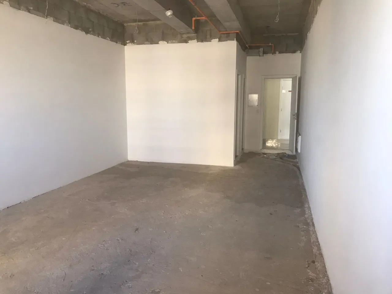 Sala a venda com menor preço de m2 da região 51m2 em Alphaville Industrial - Barueri - SP