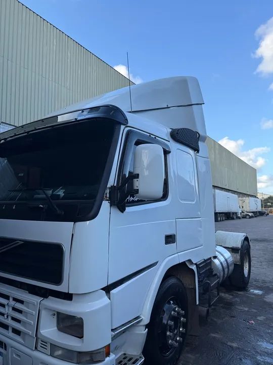 Caminhão Volvo FM 2002 - Foto 2
