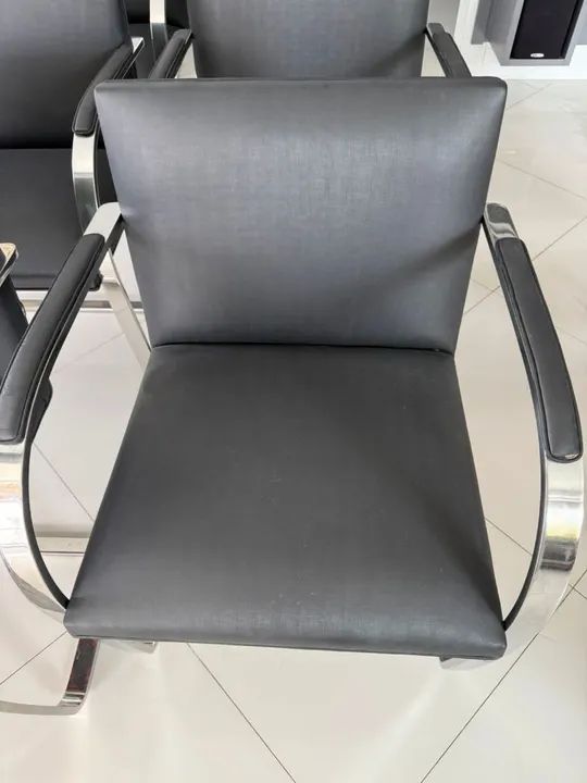 Conjunto de 6 cadeiras de design original da clássica com pés em inox - Foto 2