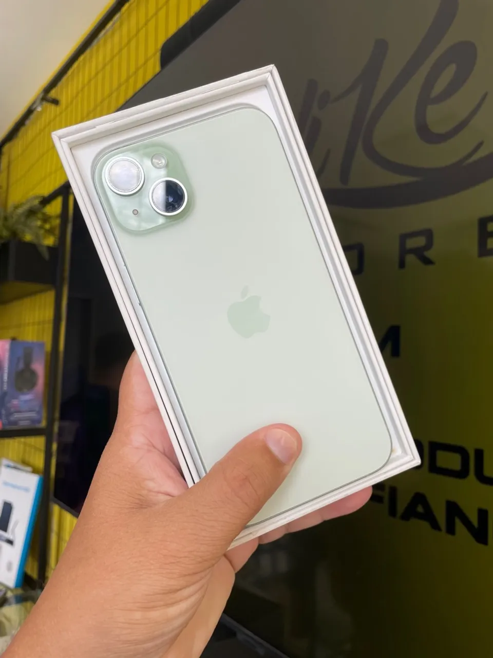 iPhone 15 Plus - Verde - Seminovo