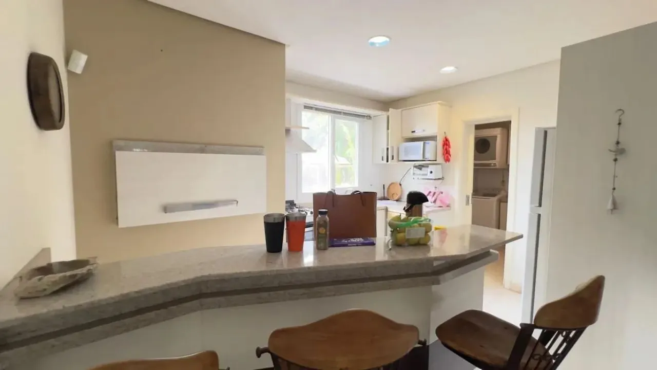 Casa de condomínio à venda no bairro Atlântida com 6 dormitórios/quartos e 453 m²