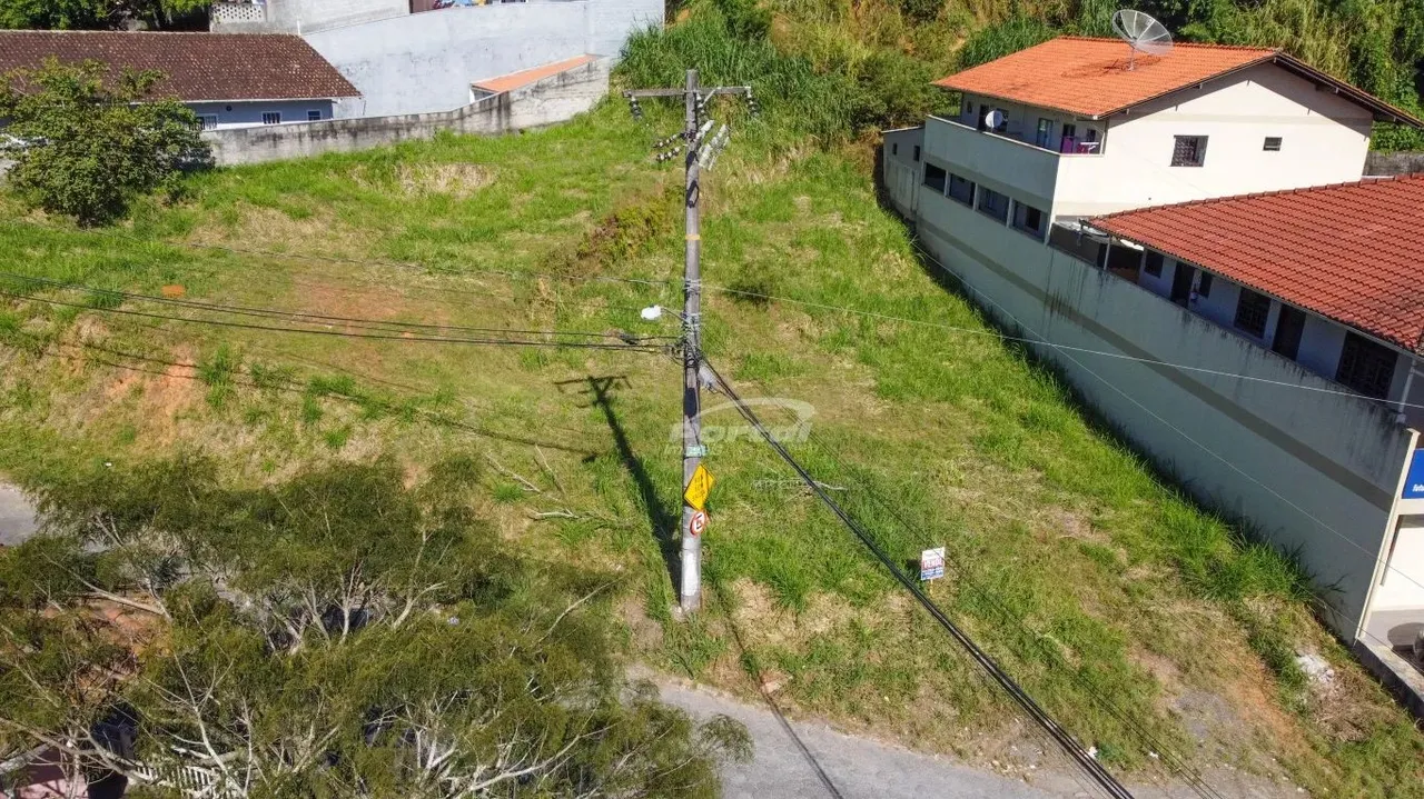 Excelente terreno com 990,62m², localizado em um corredor de serviço privilegiado, com fác