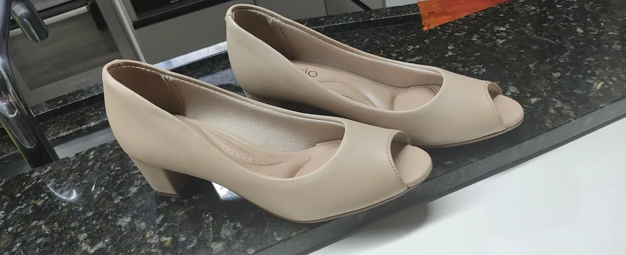 Sapatos Peep Toe Bege Confortáveis