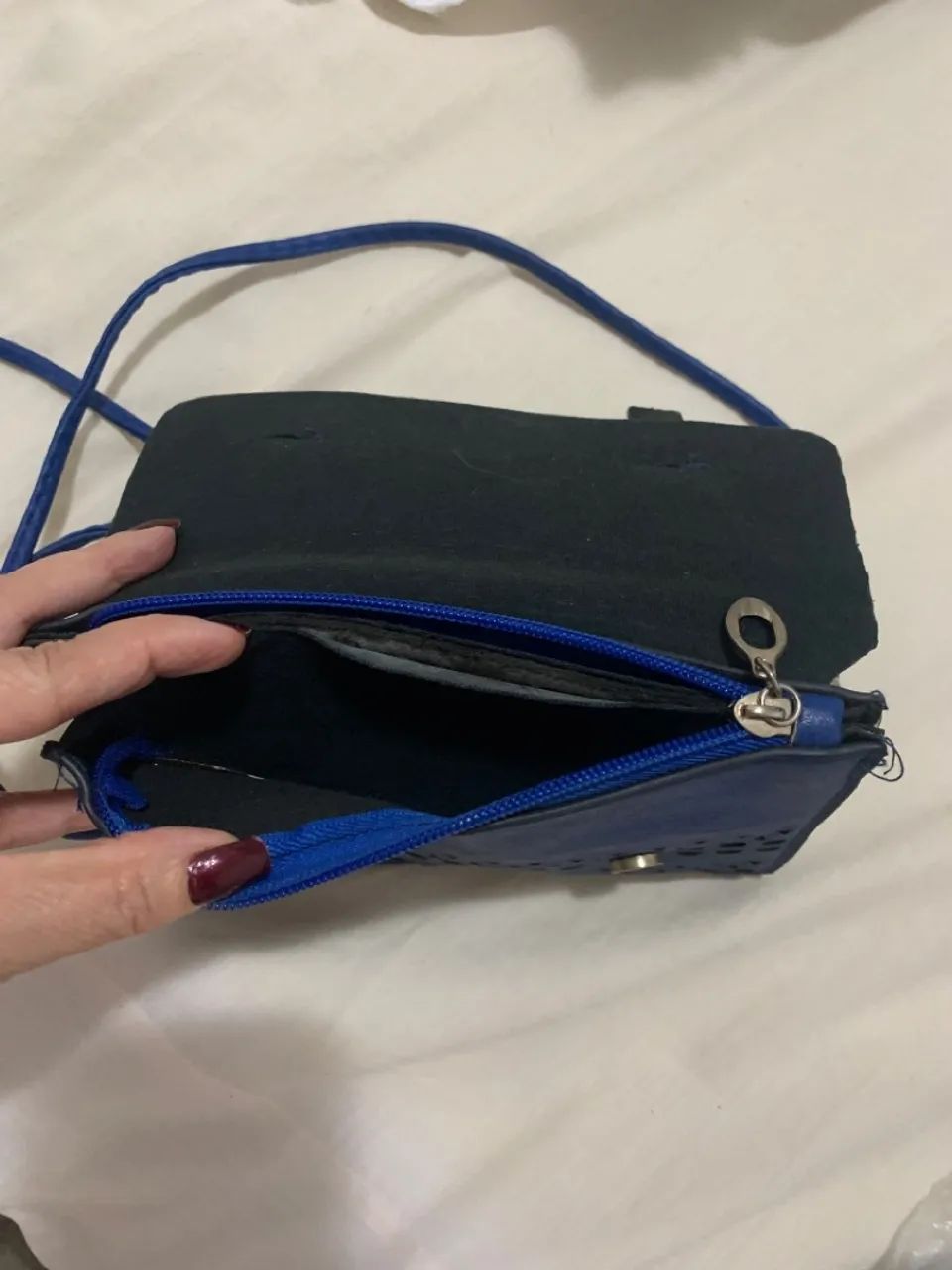 Bolsa de ombro azul com detalhes dourados - Foto 3