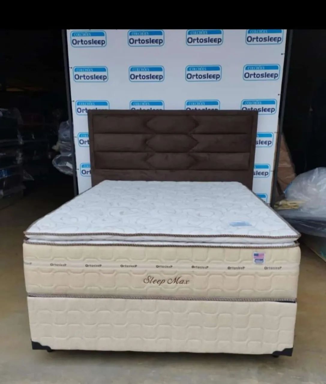 Cama casal com cabeceira 