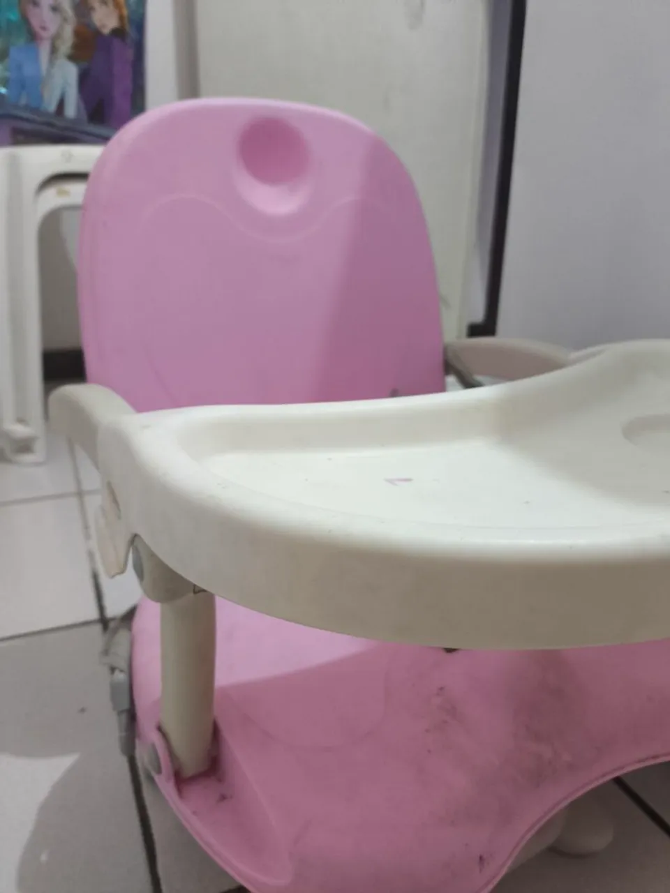 Cadeira Infantil Rosa com Bandeja