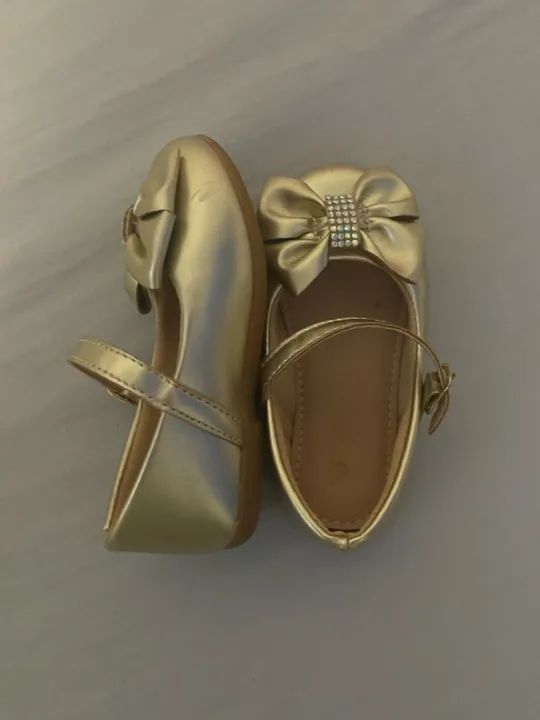 Sapatilhas Douradas com Laço para Bebê - Foto 2