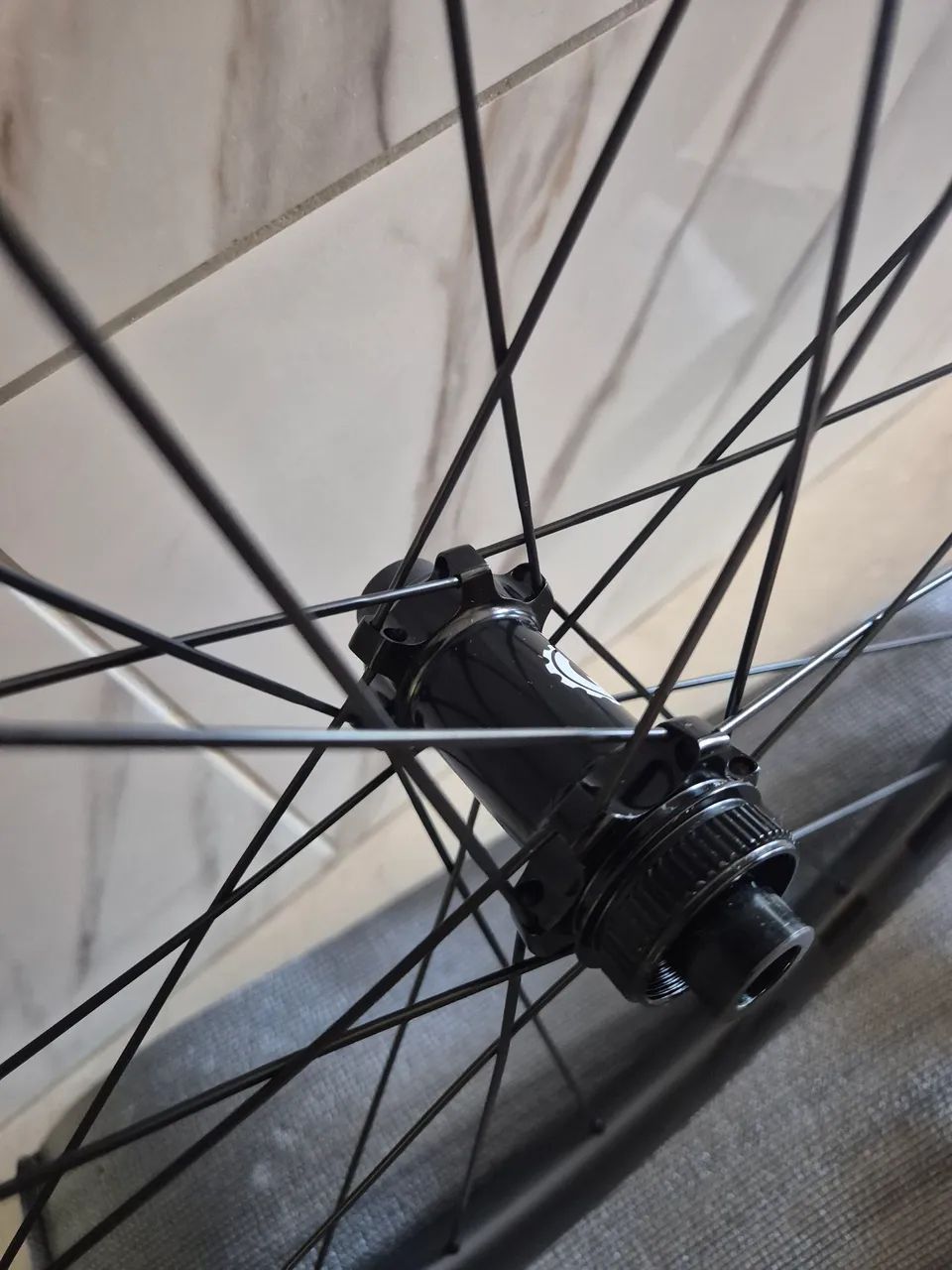 Rodas de Carbono Elite Wheels 50mm HG 12v - Foto 4