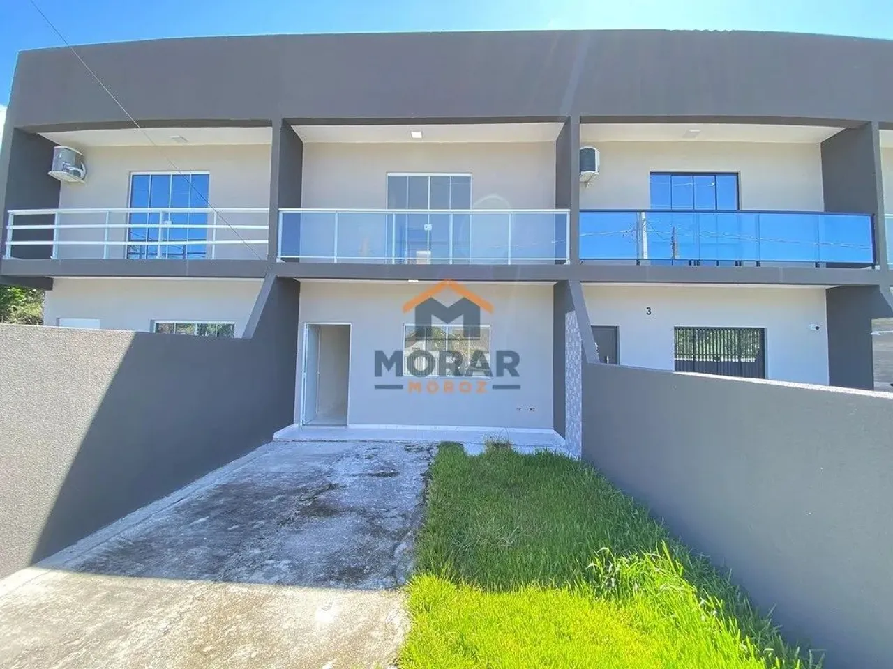 Sobrado com suite em Praia de Leste