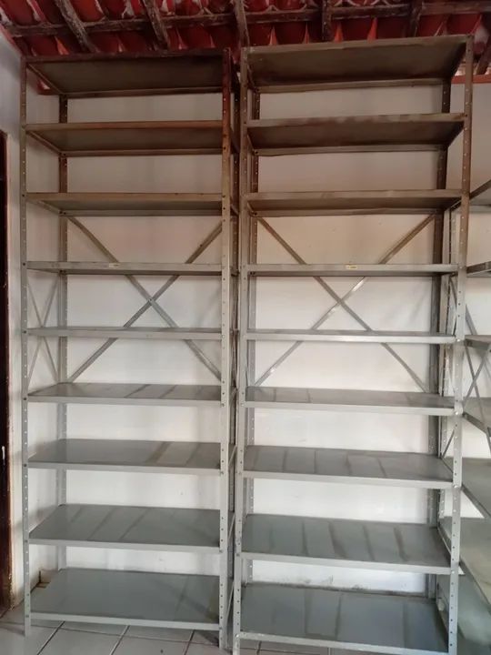3 estantes reforçadas com 9 bandeijoes 1100 - Foto 2