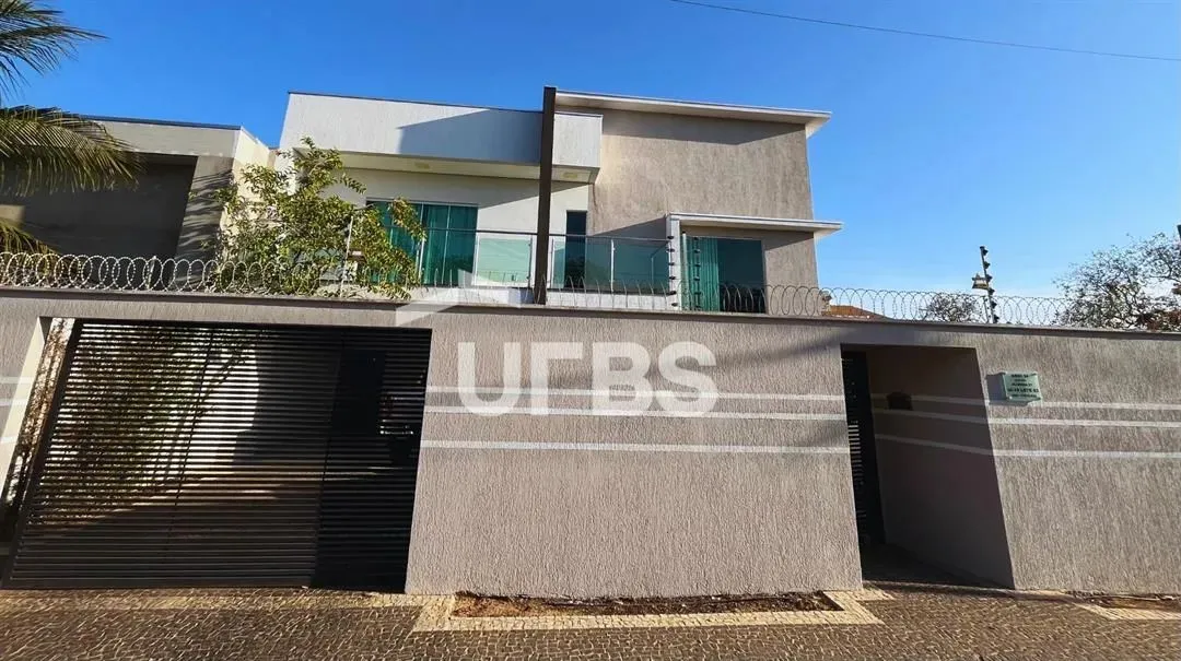 Sobrado 5 quartos na 509 Sul!