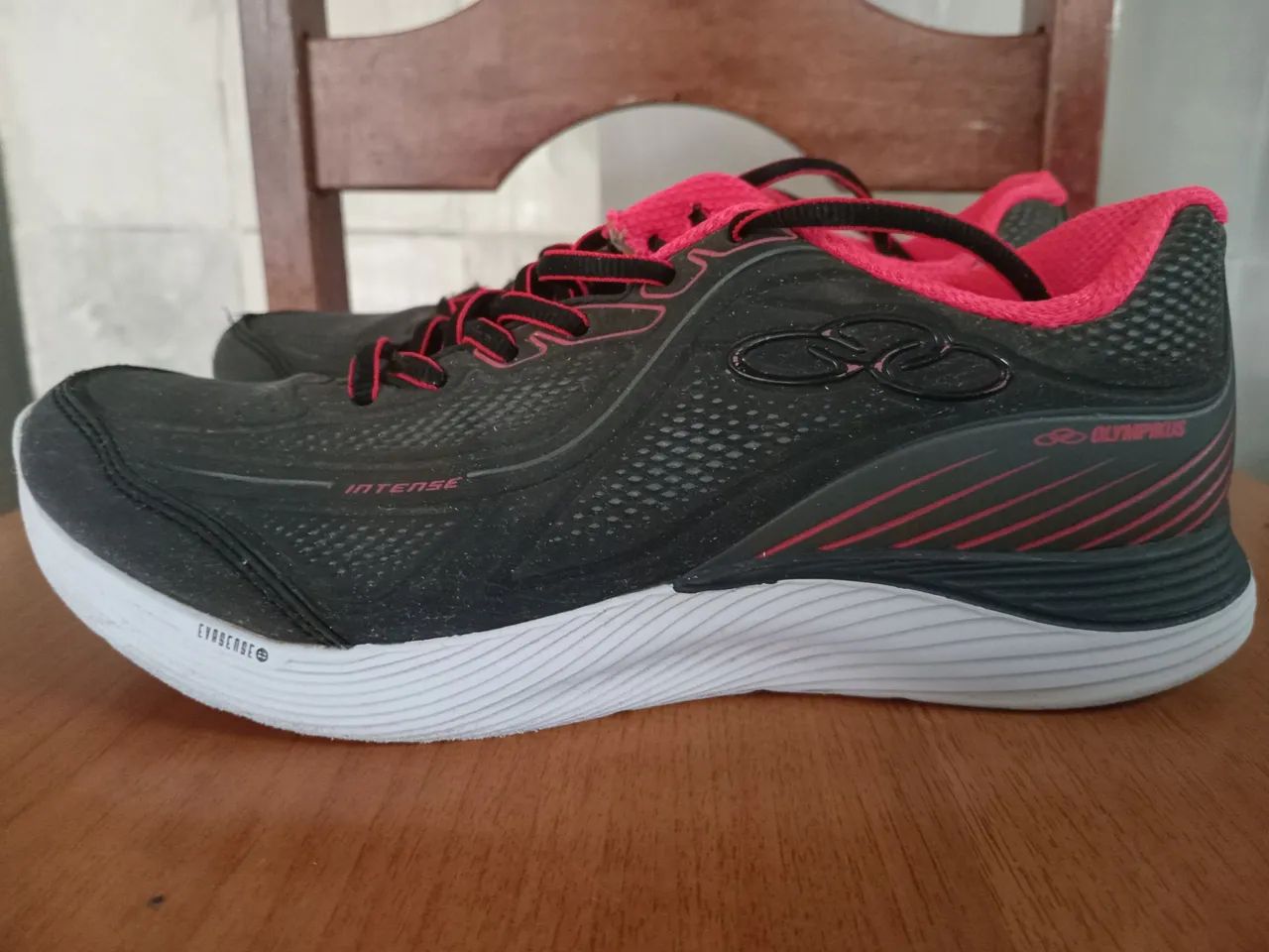 Tênis Feminino Preto com Detalhes Rosa Numero:36 VALOR:35,00  - Foto 2