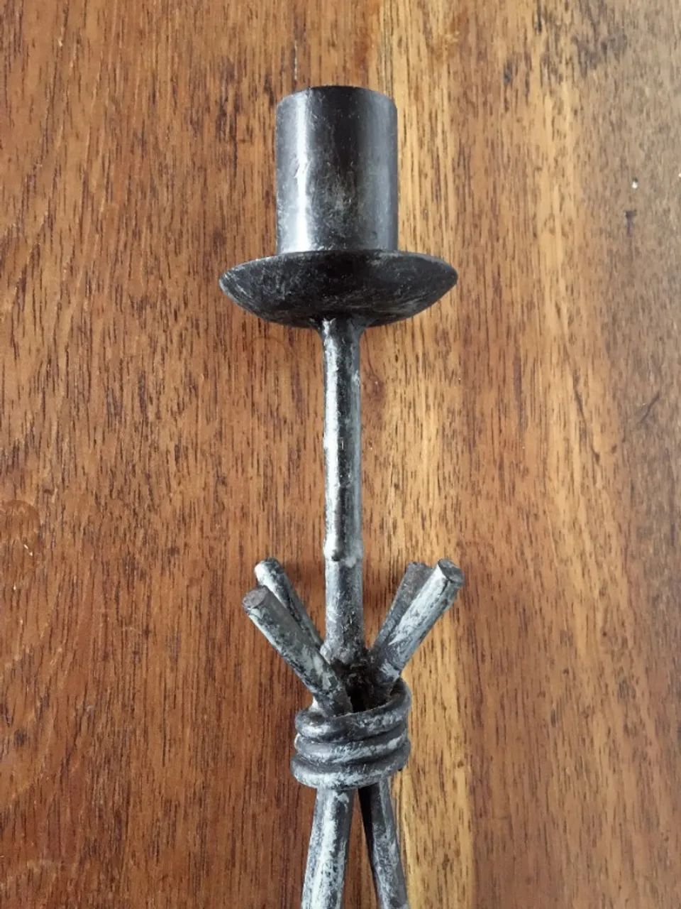 castiçal de ferro preto - Foto 4