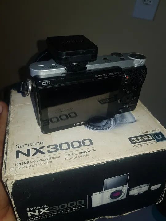 Camera Samsung NX3000<br>20.3mp/ wi-fi <br>Vai na caixa<br> - Foto 4