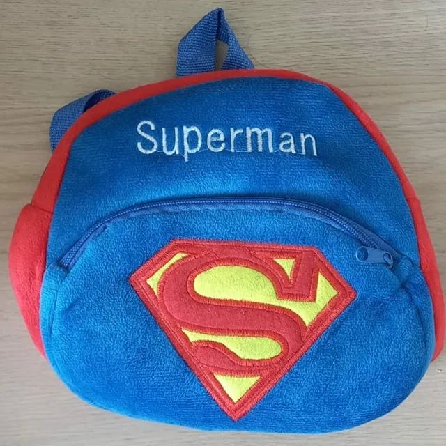 Mochila Infantil do Super Man 22x22x7cm Usada Ótimo Estado - Foto 4