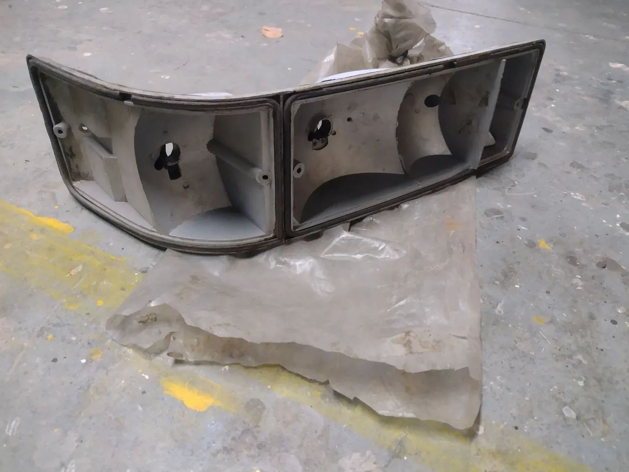 Original VW Brasília Tail Light Housing64300200176513120