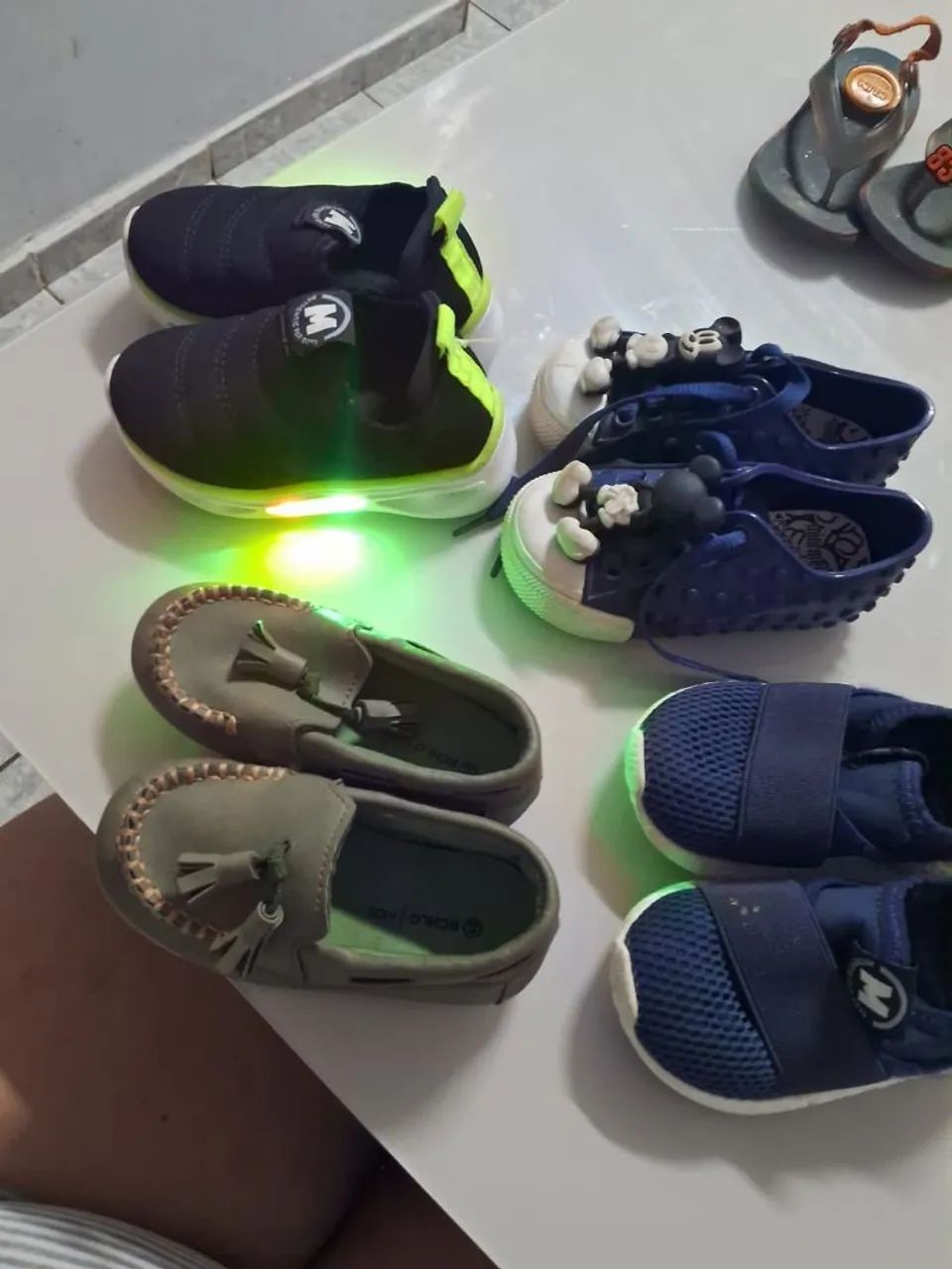 Vendo lote de sapatinhos do 17 ao 21 São 13 pares - Foto 4