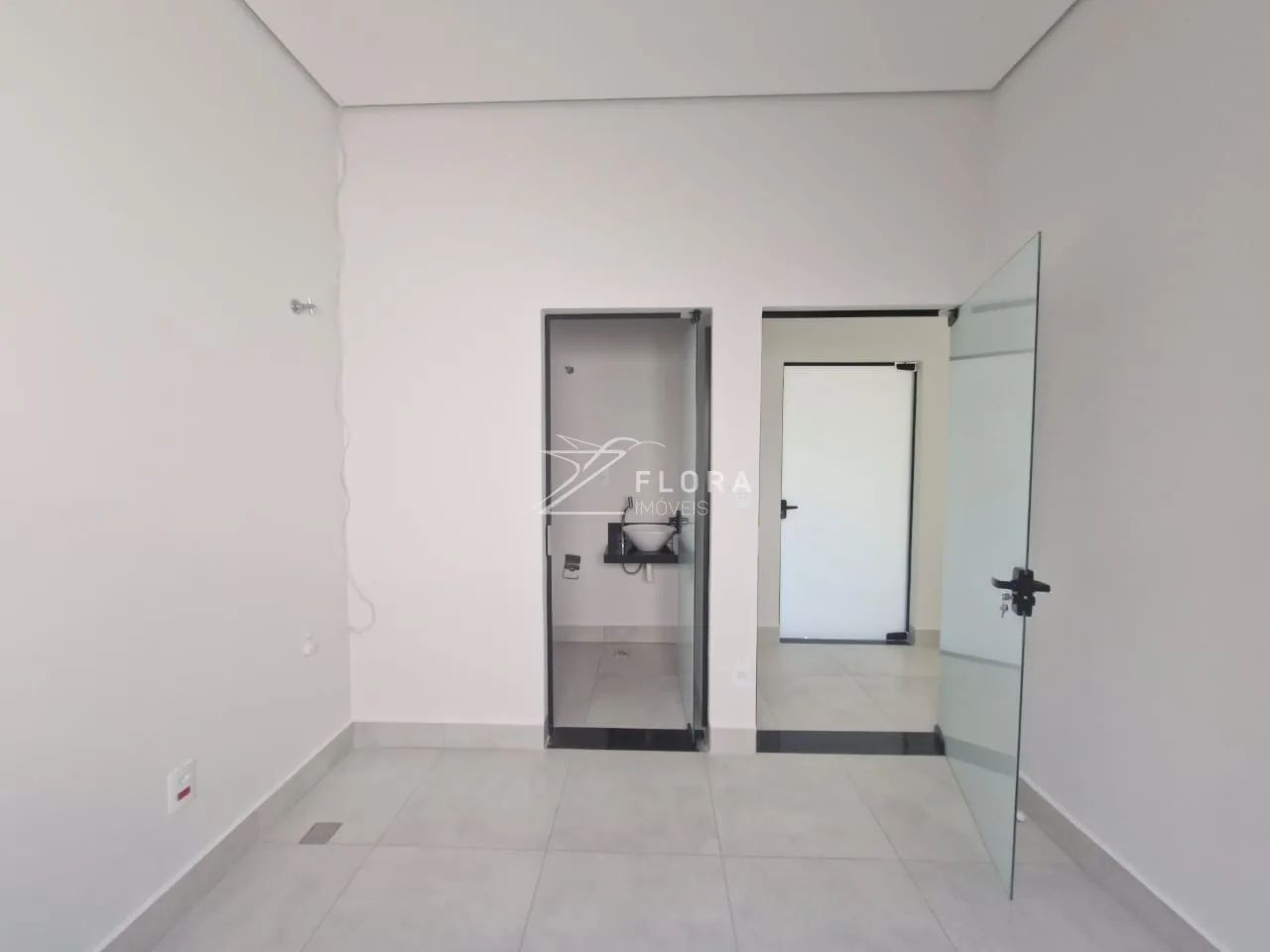 Espaço Comercial específico para área da Saúde, possui 12 salas, sendo 01 recepção, 01 sal - Foto 12