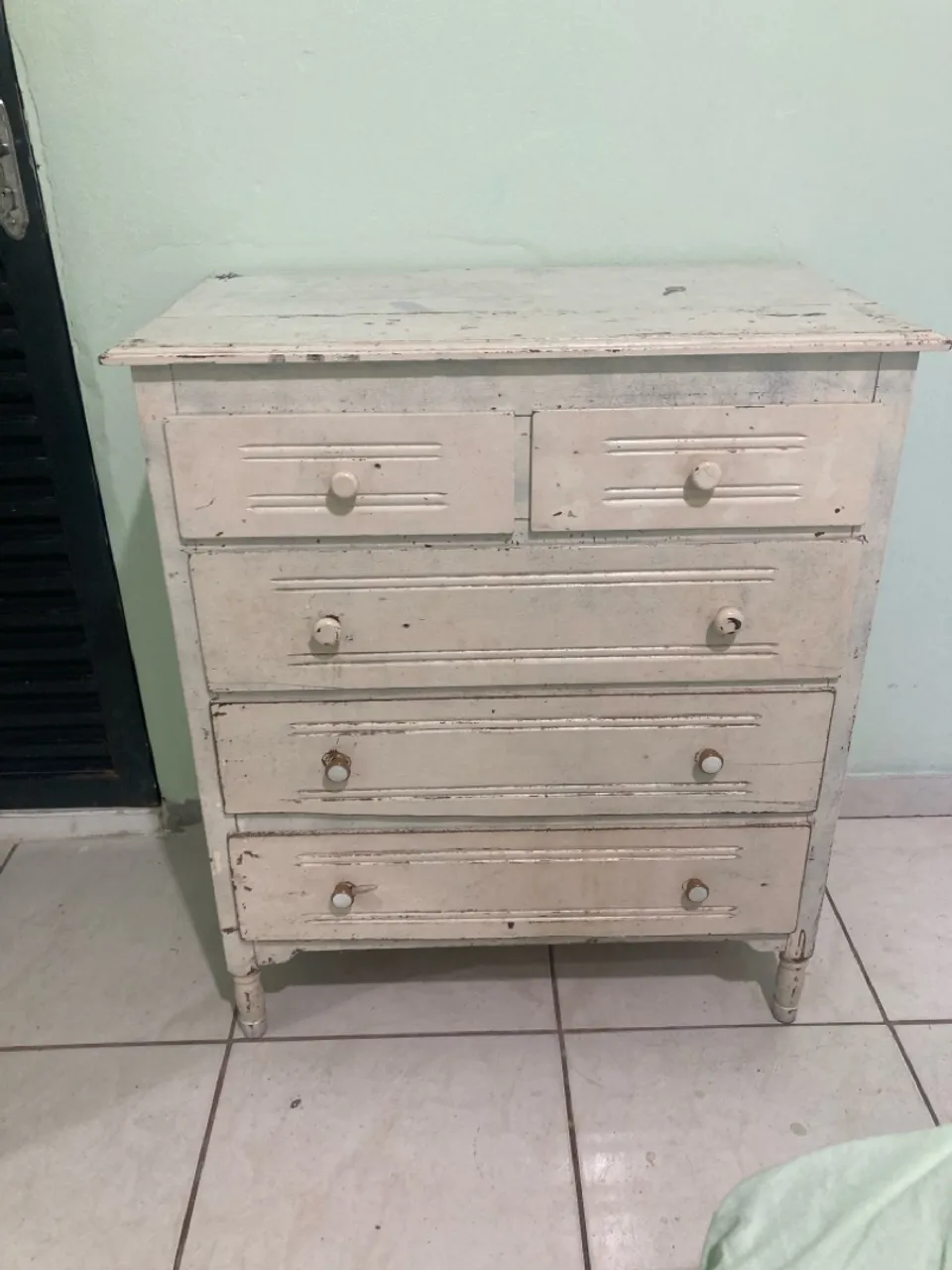 Cômoda antiga estilo retrô 4 gavetas