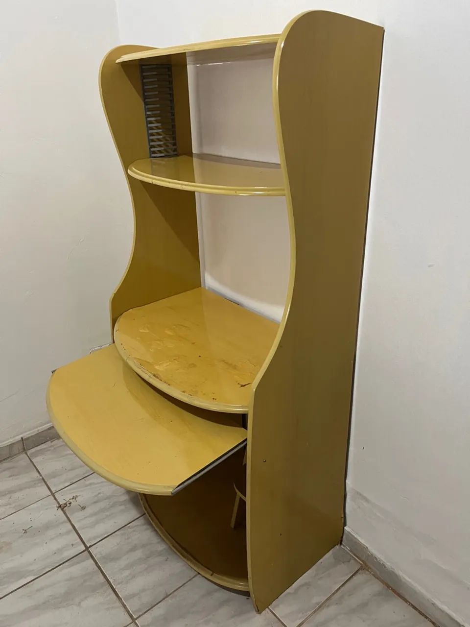 Vendo essa Escrivaninha e mesa de computador (usada, com algumas avarias). - Foto 4