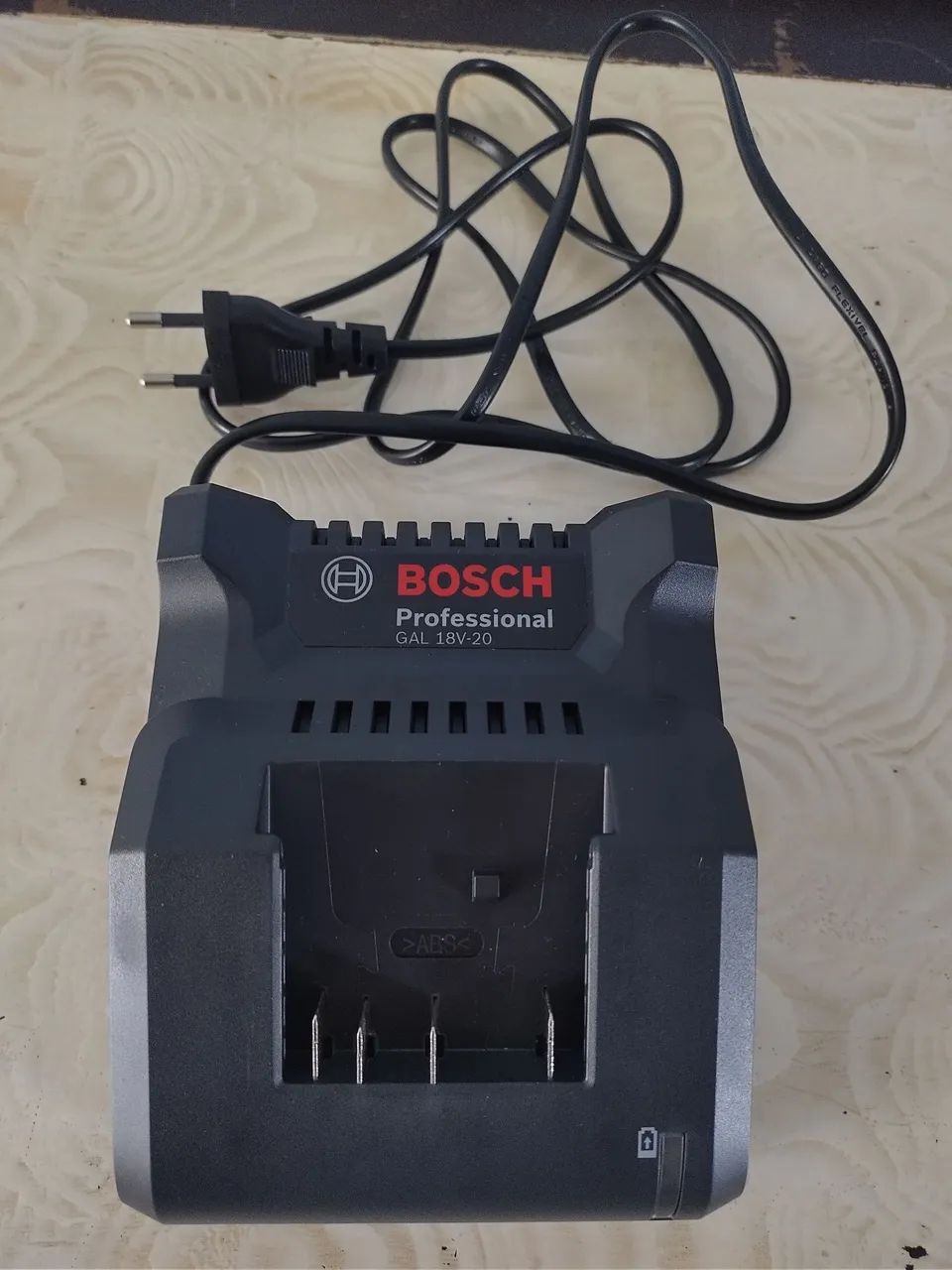 Carregador Bosch GAL 18V-20 Professional